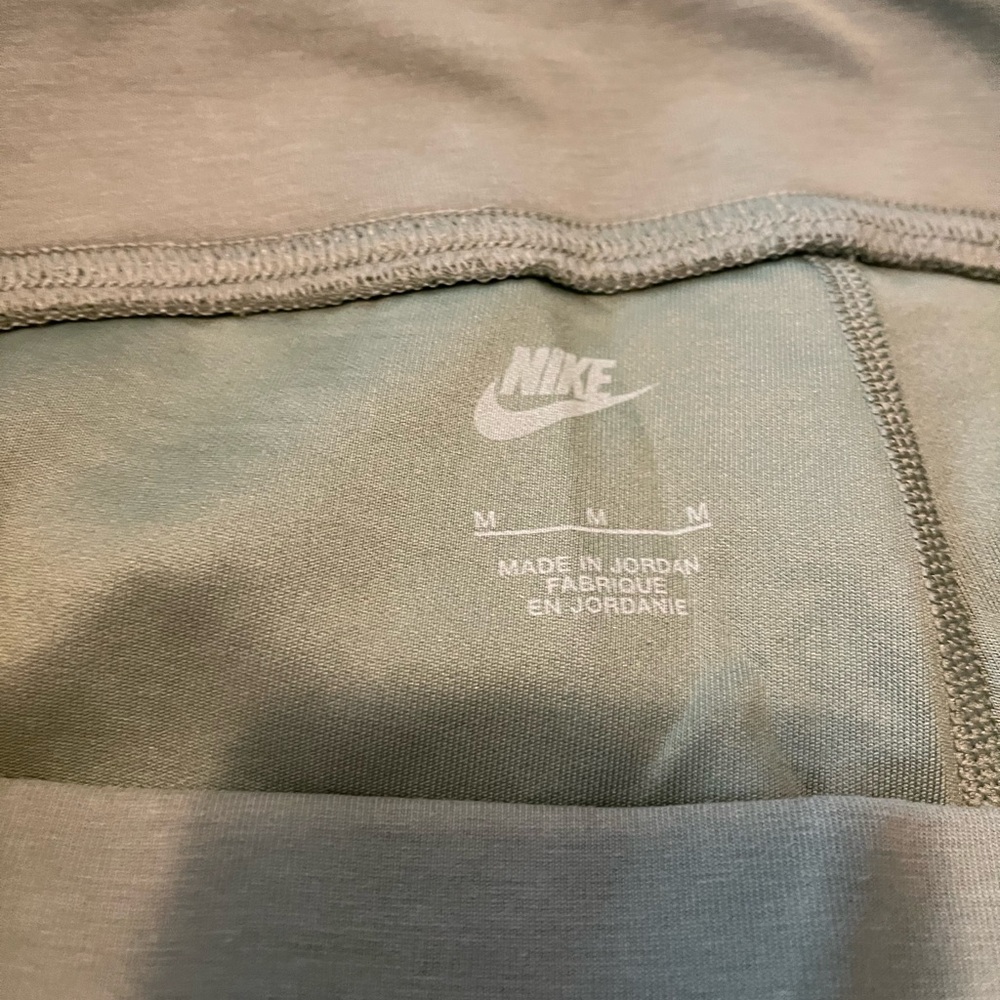 Nike Green Leggings Comfortable Activewear - Picture 3 of 3